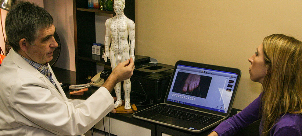 Acupuncture treatment at the AcupunctChi Clinic